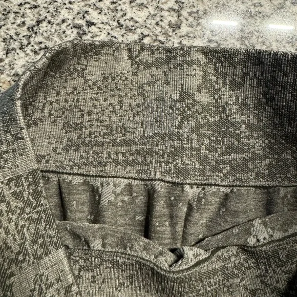 NVGTN Khaki Green Digital Seamless Shorts - Picture 3 of 3